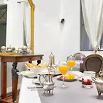 Cour Des Dames Bed & Breakfast 4*