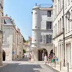 Cour Des Dames