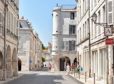 Cour Des Dames