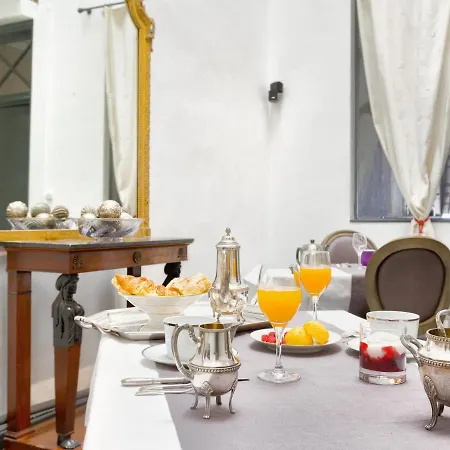 Cour Des Dames Couette-café 4*
