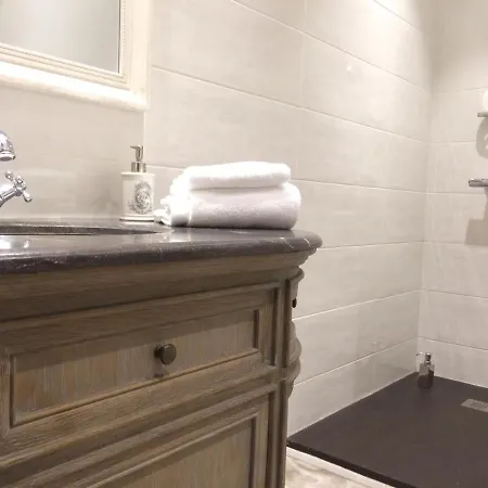 Cour Des Dames La Rochelle (Charente-Maritime)