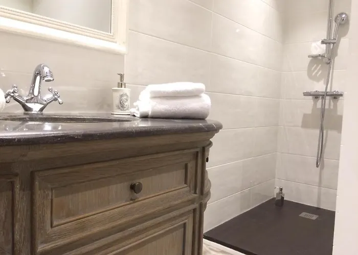 Cour Des Dames La Rochelle (Charente-Maritime)