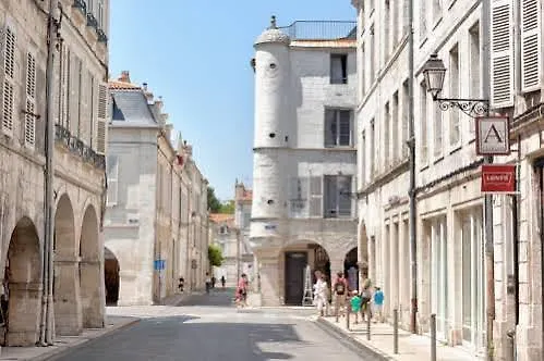 Cour Des Dames
